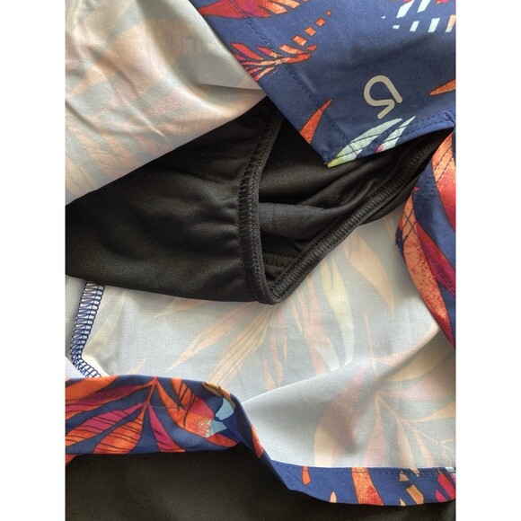 NEW Bundle of 2 GapFit Active Shorts LARGE Women’s Running Fitness - Picture 4 of 10